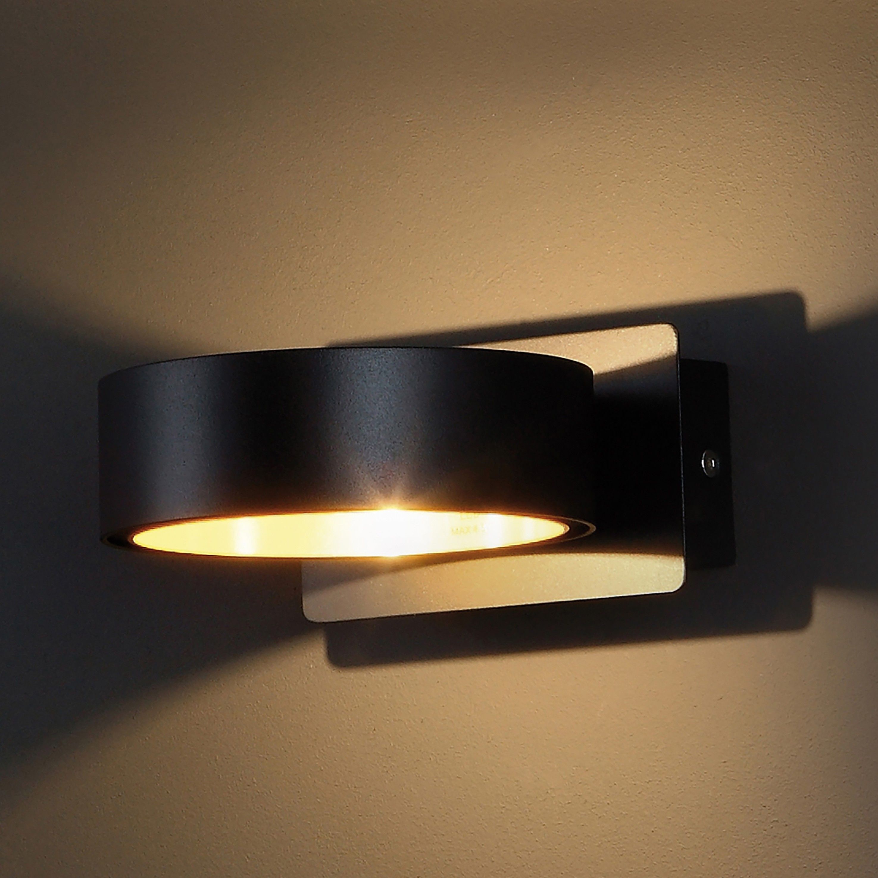 Maxlight Tokyo - wandverlichting - 12 x 16 x 7 cm LED - zwart en goud | Lichtkoning